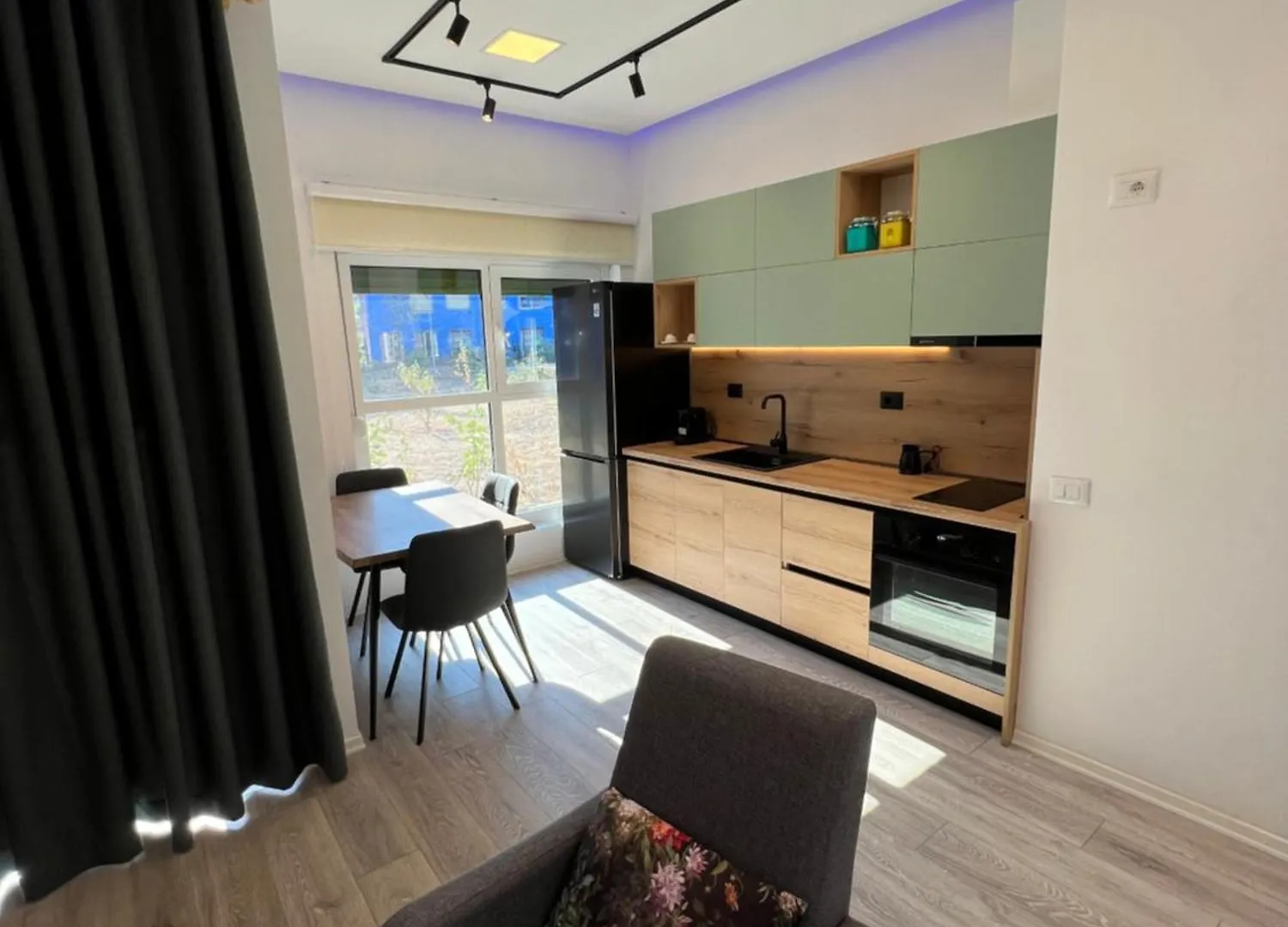 Sunflower Apartment Tirana