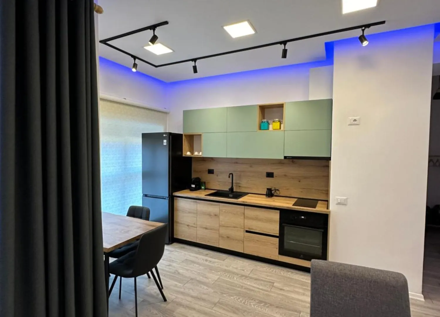 Sunflower Apartment Tirana 0*,