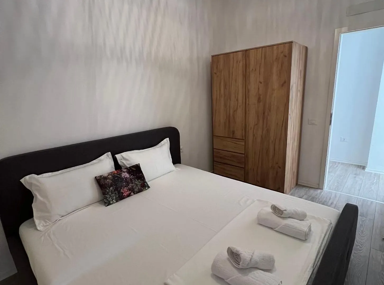 Sunflower Apartment Tirana 0*,  Albania