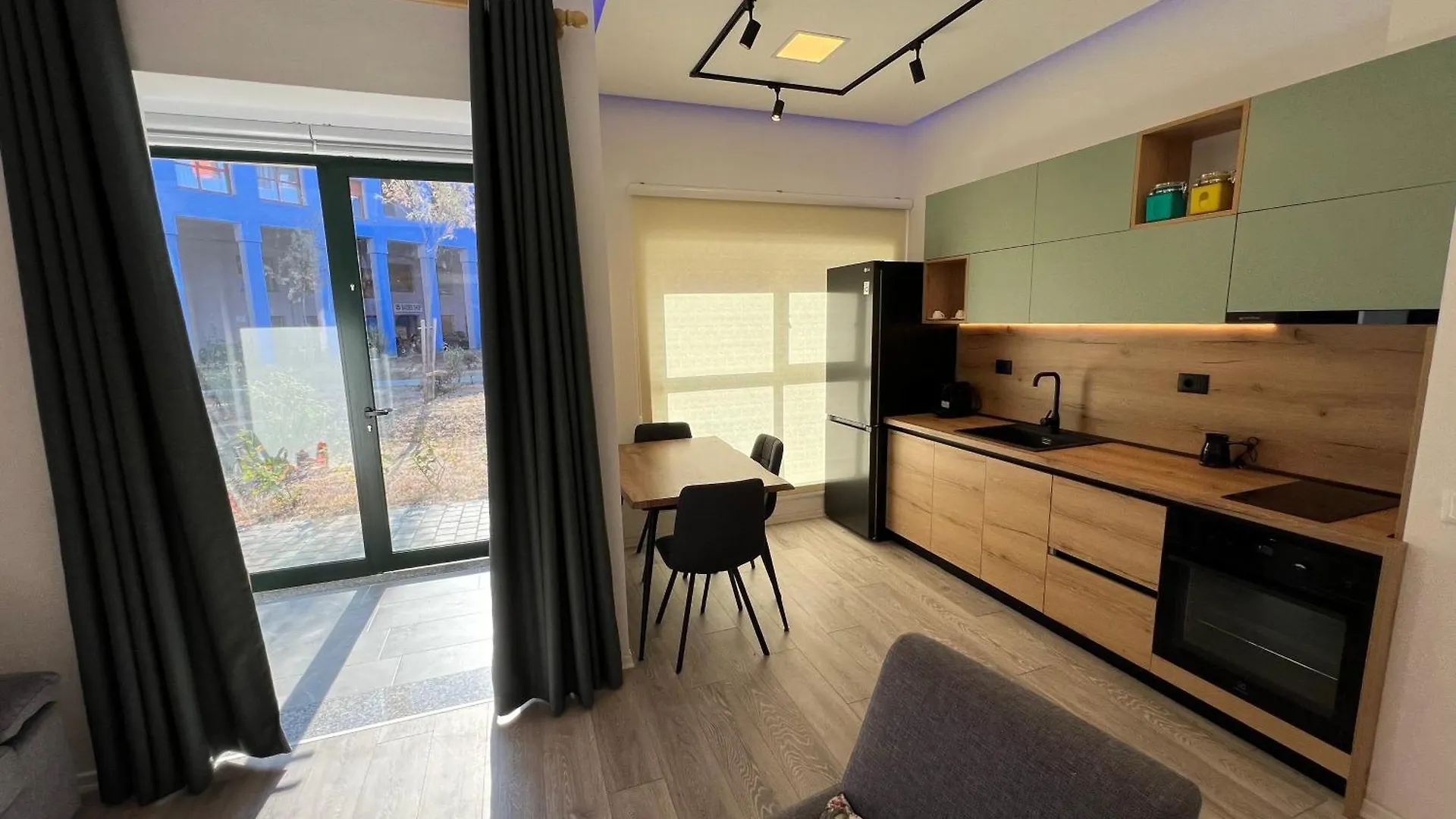 Sunflower Apartment Tirana 0*,  Albania