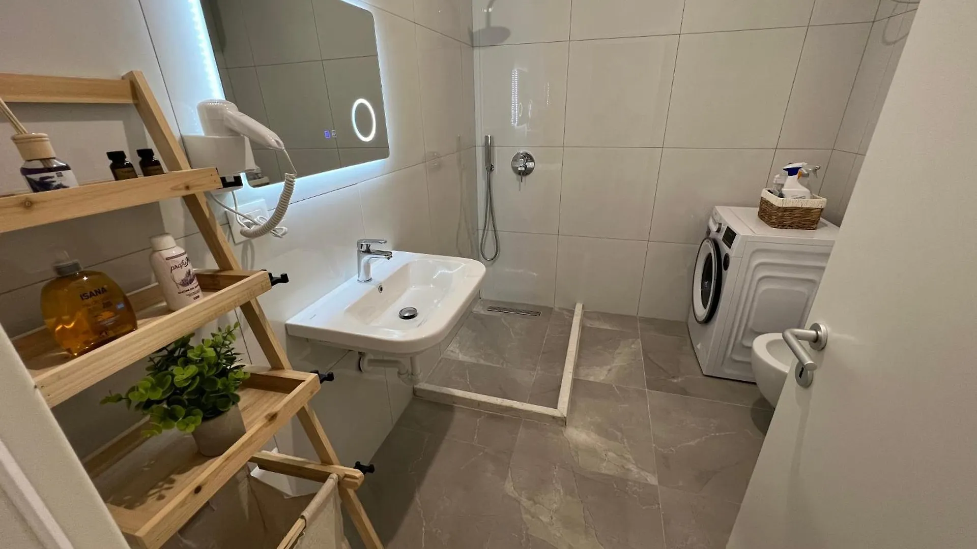 Sunflower Apartment Tirana Albania