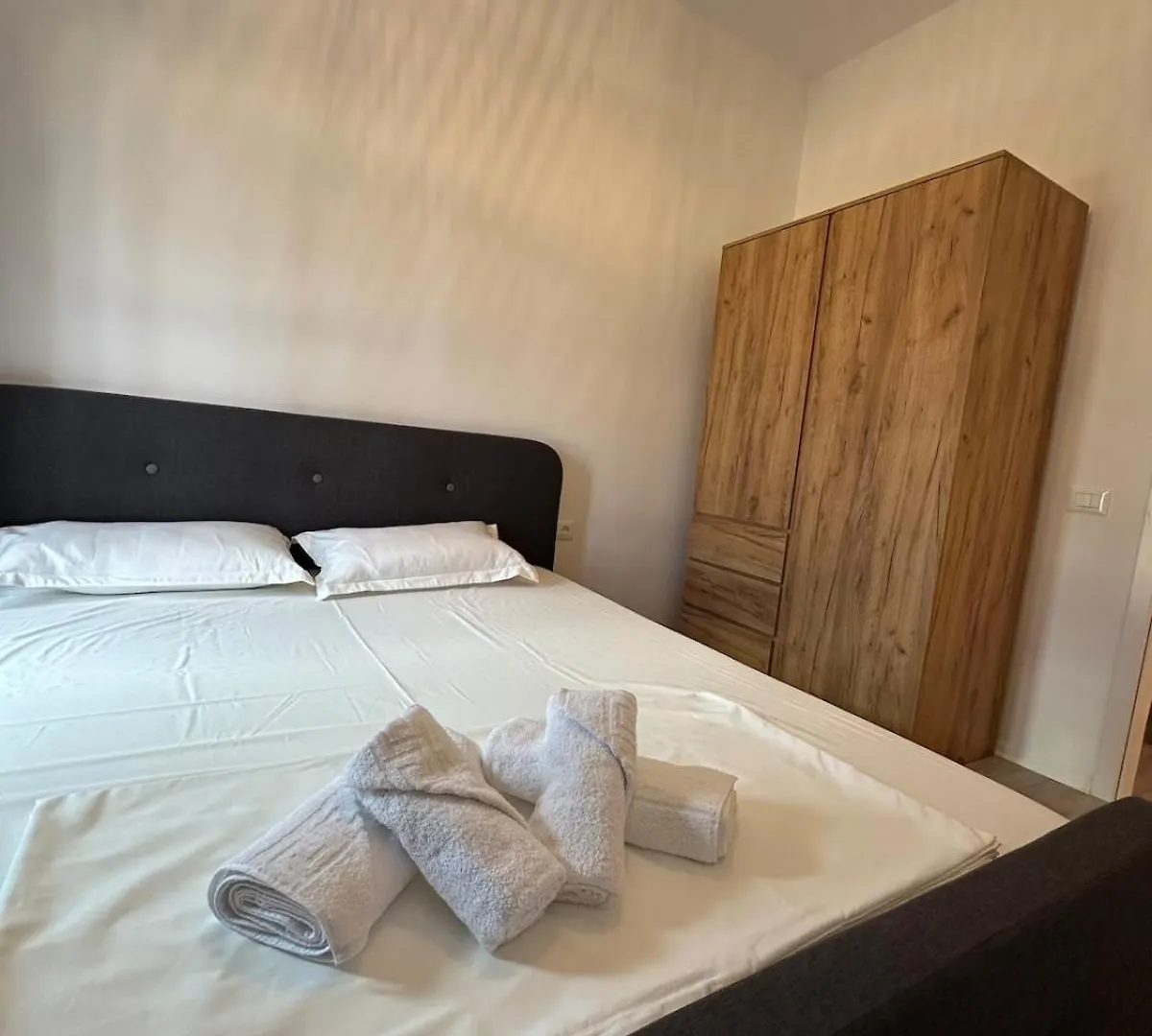 Sunflower Apartment Tirana